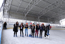 Mikołajki na sportowo - klasa 3d na lodowisku