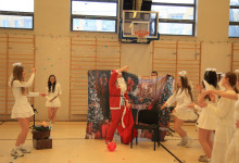 MIKOŁAJKI 2025 – Świąteczny Koncert Pierwszaków!