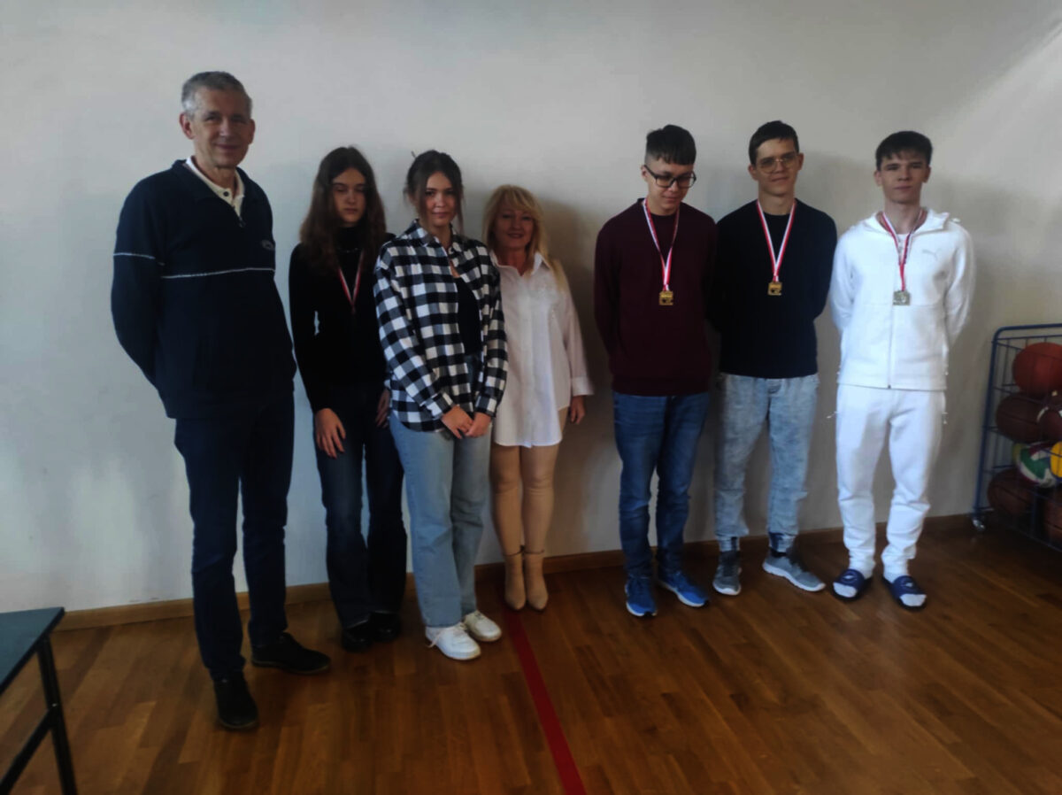 POWIATOWE ZAWODY W SZACHACH DRUŻYNOWYCH