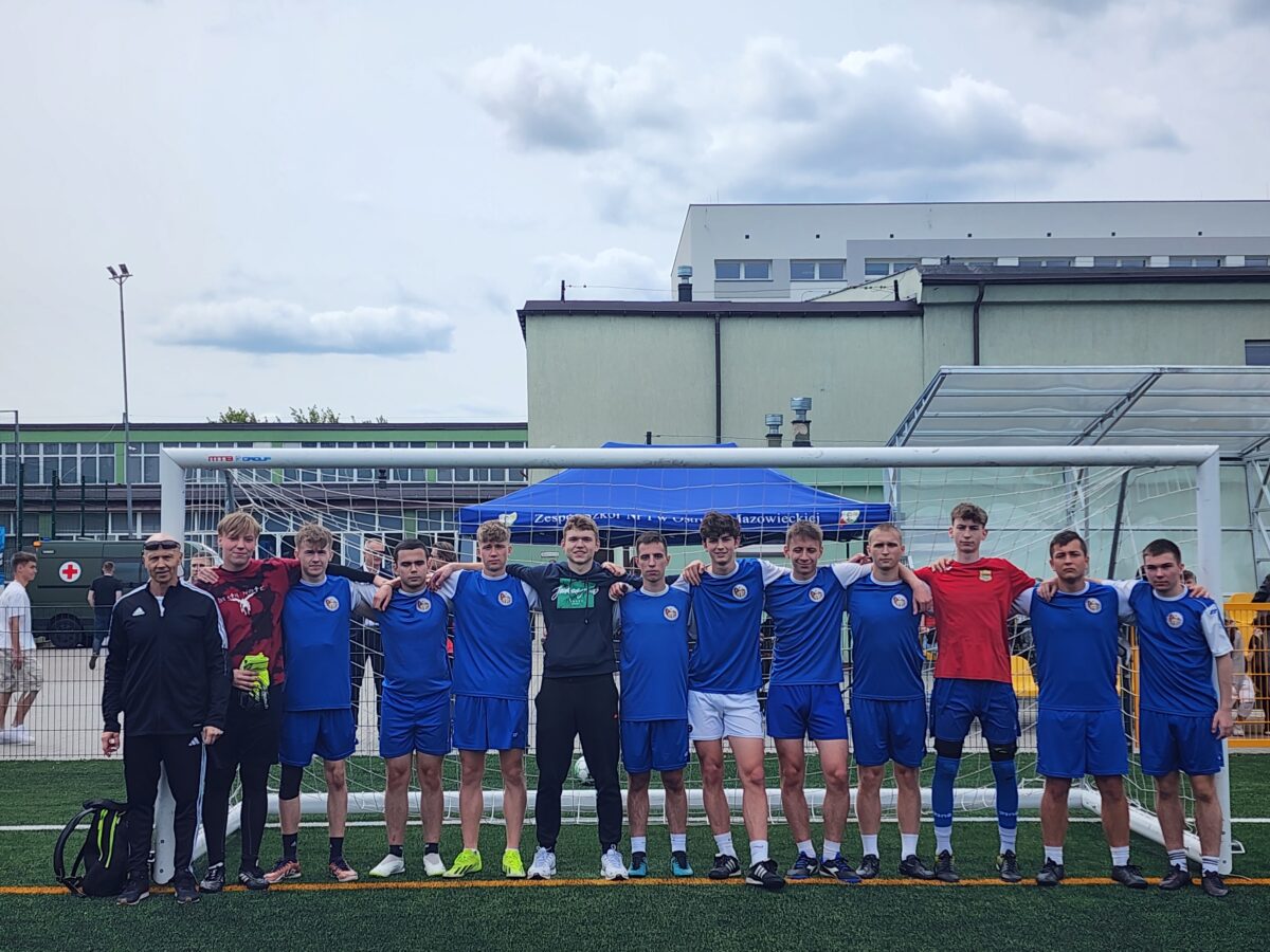 Turniej piłki nożnej na otwarcie boiska w ZS nr 1