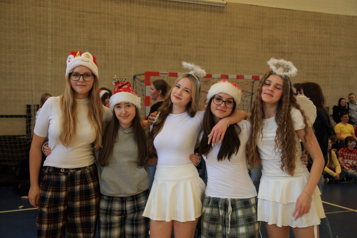 MIKOŁAJKI 2025 – Świąteczny Koncert Pierwszaków!